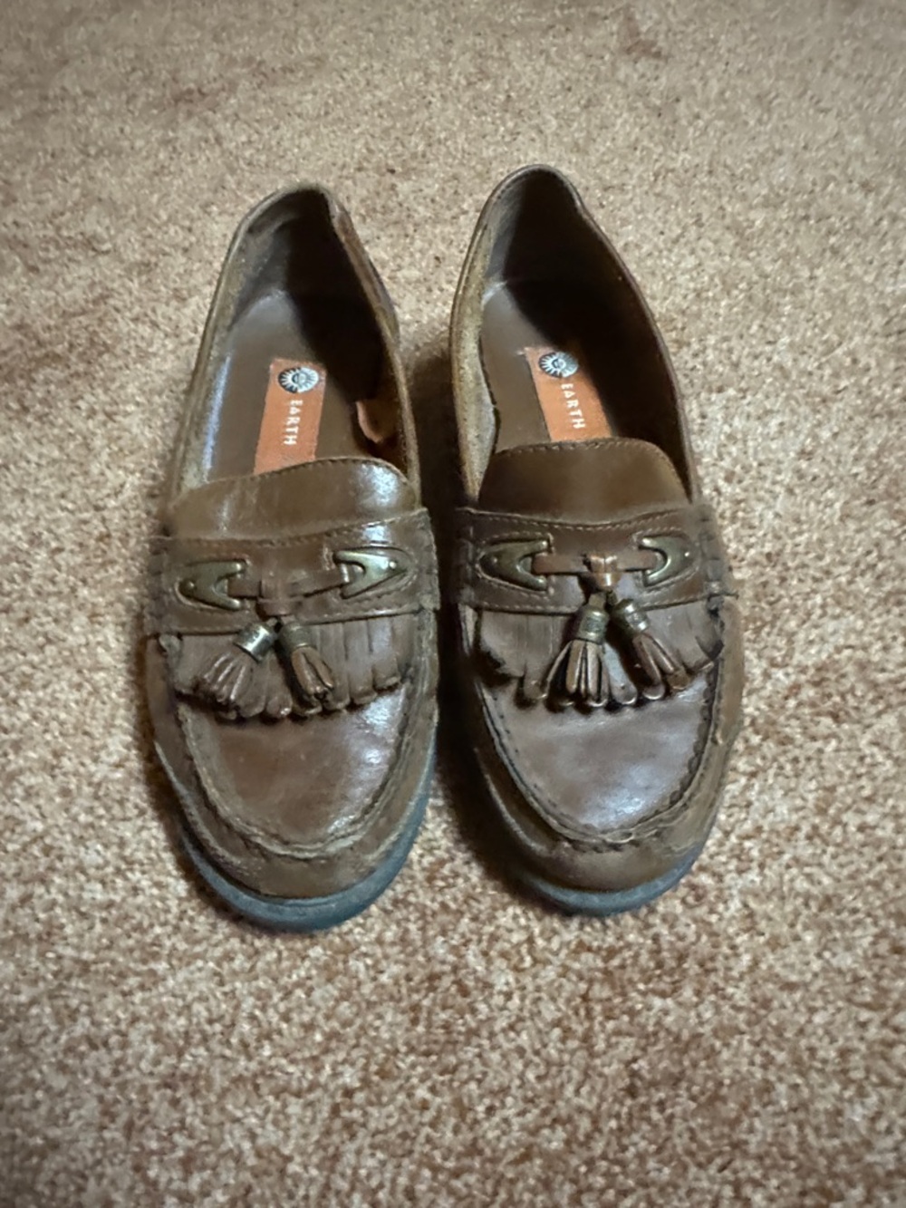 Earth Shoe brown loafers w/ tassels. Size 7